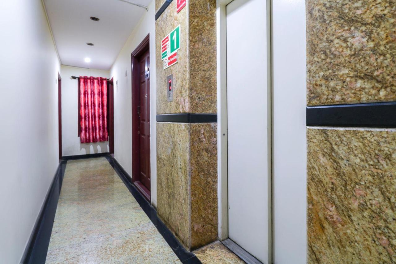 Oyo 71675 New Aishwarya Comforts Hotel Bangalore Exterior foto