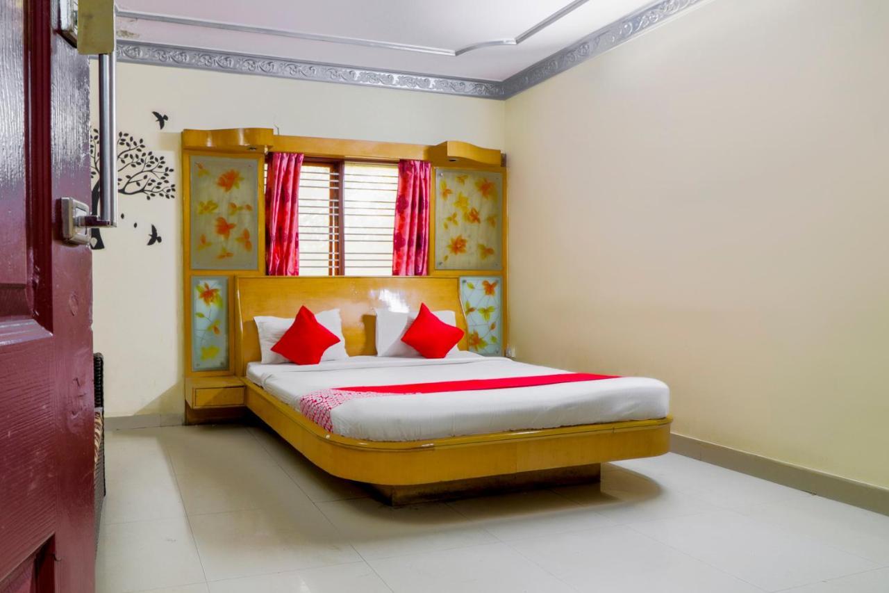 Oyo 71675 New Aishwarya Comforts Hotel Bangalore Exterior foto