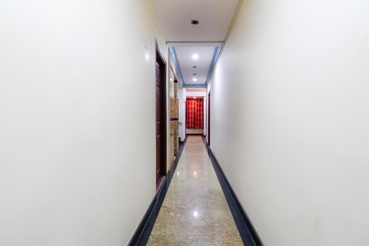 Oyo 71675 New Aishwarya Comforts Hotel Bangalore Exterior foto