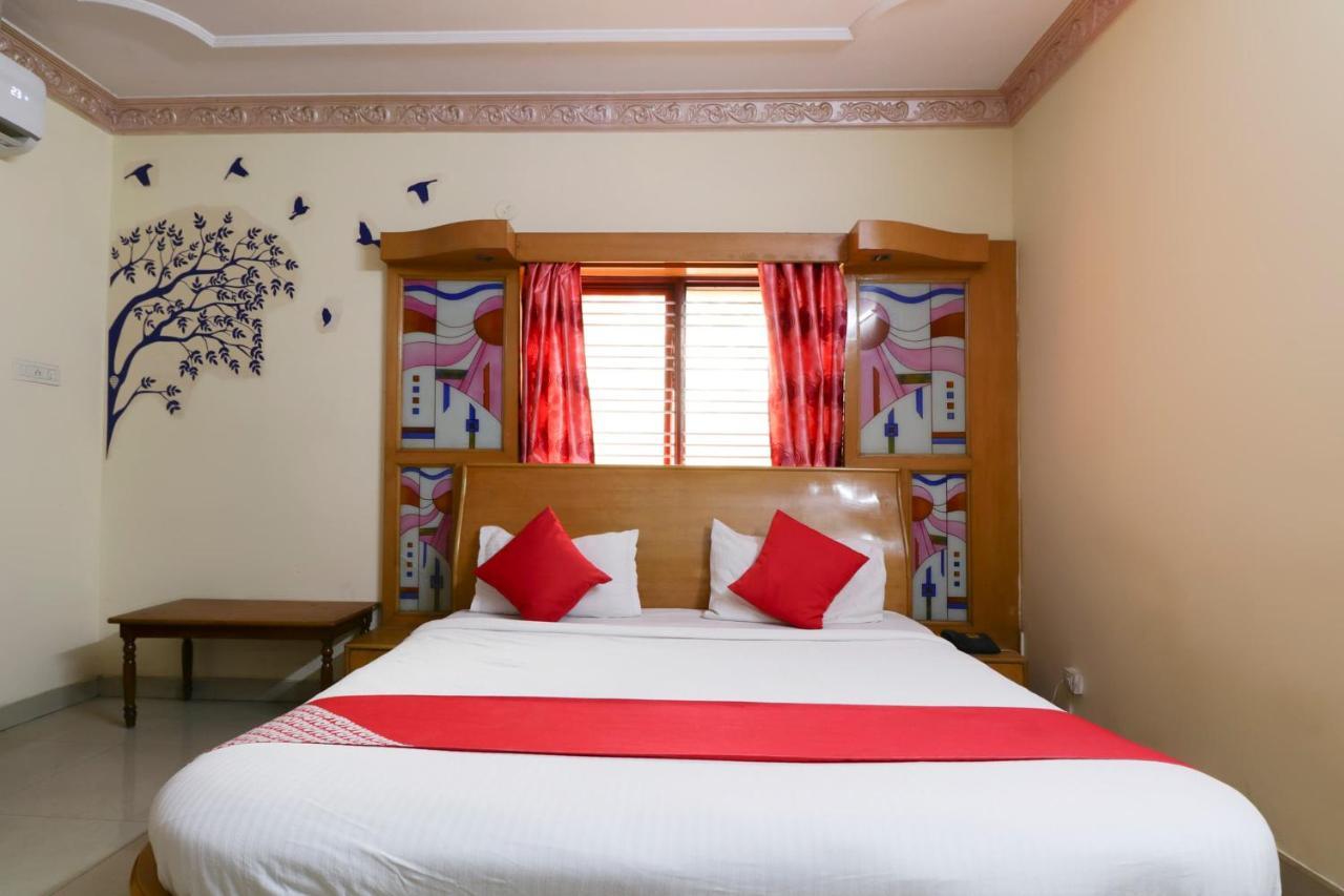 Oyo 71675 New Aishwarya Comforts Hotel Bangalore Exterior foto